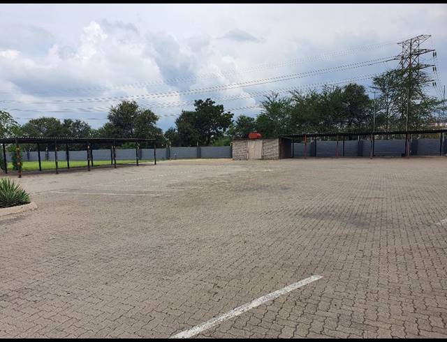 1,800M² BUILDING FOR SALE IN RUSTENBURG INDUSTRIAL
